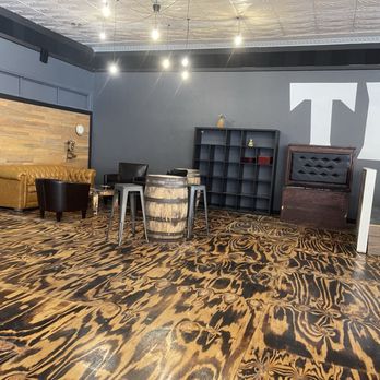 Four Finger Distillery - the interior of the tasting room - Distilleries Near Me - Lebanon, Indiana