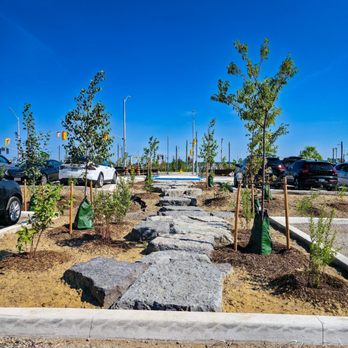 Biidaasige Park - Walkway between parking lot and park - Parks Near Me - Toronto, Ontario Biidaasige Park - Walkway between parking lot and park - Parks Near Me - Toronto, Ontario