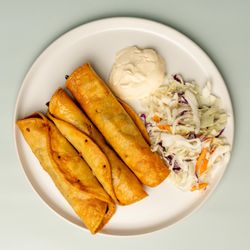 Fritanga Fiesta - Discover our Nicaraguan tacos: tender meats, vibrant salad, and creamy crema unite in every bite for a taste of true indulgence.