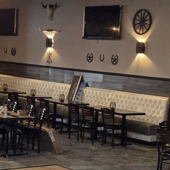 Jiggs & Gigs Tavern - Seating area - Barbeque Near Me - Hamilton, Missouri Jiggs & Gigs Tavern - Seating area - Barbeque Near Me - Hamilton, Missouri