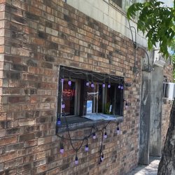 Herd’s Hamburgers - Front window