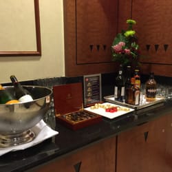 Emirates Lounge - Drinks & chocolate