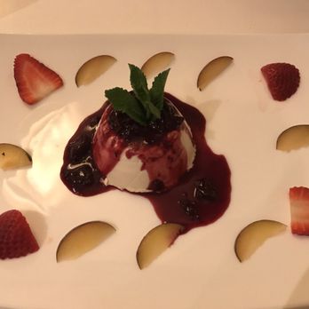Kouros - Panna Cotta des Hauses - Greek Near Me - Hamburg, HH Kouros - Panna Cotta des Hauses - Greek Near Me - Hamburg, HH