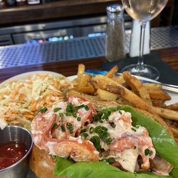 BLUEFISH RIVER TAVERN - Updated March 2025 - 70 Photos & 69 Reviews ...