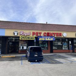 Royal Pet Center - Front of store