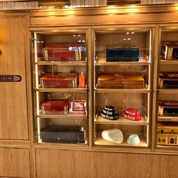 La Casa del Habano - Outside of shop