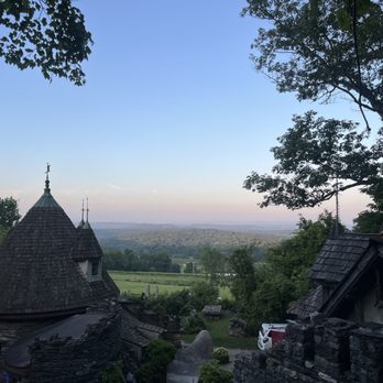 Wing's Castle - Bed & Breakfast Near Me - Millbrook, New York