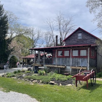 Stream Cliff Farm - Entrance - Wineries Near Me - Commiskey, Indiana