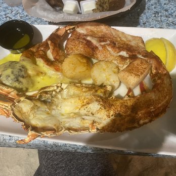 Lazy Days Restaurant - Broiled Seafood Platter - Seafood Near Me - Islamorada, Florida