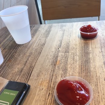 Shake Shack Century City Mall - 2nd Floor - Ketchup and free water - Fast Food Near Me - Los Angeles, California Shake Shack Century City Mall - 2nd Floor - Ketchup and free water - Fast Food Near Me - Los Angeles, California