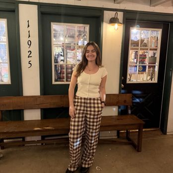 Wilshire's Apple Shed - Cute front patio - Coffee & Tea Near Me - Yucaipa, California Wilshire's Apple Shed - Cute front patio - Coffee & Tea Near Me - Yucaipa, California