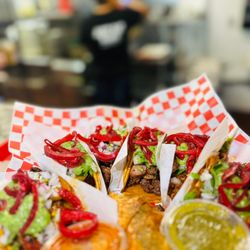 Mis Pinchis Tacos - Tacos pastor