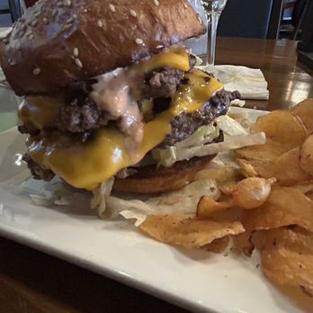 1886 Brewing - Dunda Dunda Burger - Brewpubs Near Me - Orange, California
