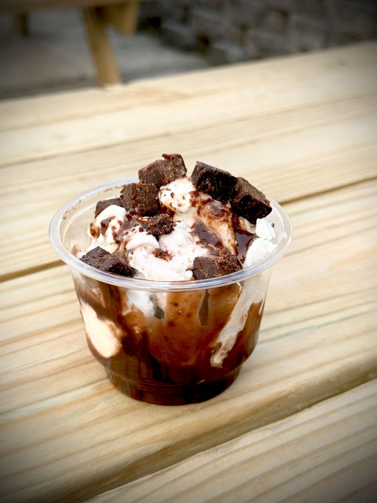 SCOOPS ON JACKSON Updated August 2024 34 Photos 411 Jackson Ave