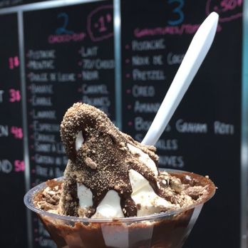 La Diperie - a hand holding a cup of ice cream - Ice Cream & Frozen Yogurt Near Me - Montreal, Quebec La Diperie - a hand holding a cup of ice cream - Ice Cream & Frozen Yogurt Near Me - Montreal, Quebec