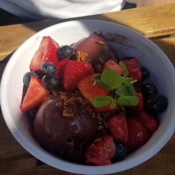 Blueys Kitchen - Acai bowl - Cafes Near Me - Santa Monica, California Blueys Kitchen - Acai bowl - Cafes Near Me - Santa Monica, California