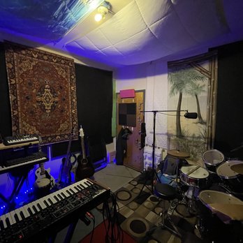 Sound Space - 10x8 Room - Recording & Rehearsal Studios Near Me - Chicago, Illinois