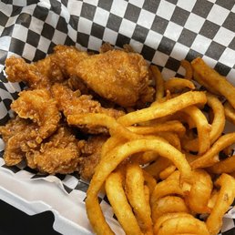 Sweet and spicy chicken with curly fries Sweet and spicy chicken with curly fries