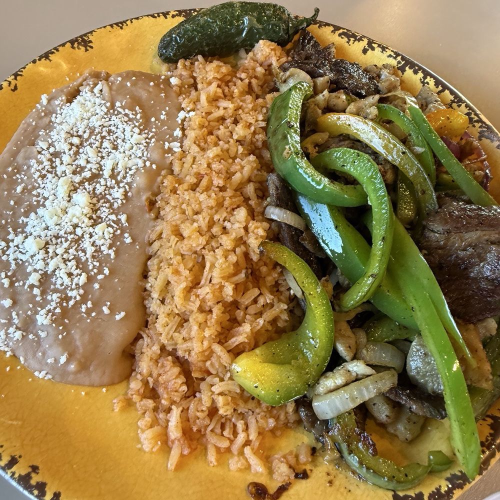 Maiz Cafe - This was the fajita plate, but that doesn't look like fajitas. It look more like a bunch of bell pepper and onion. Chicken dry meat was dry. - Mexican Near Me - Rialto, California Maiz Cafe - This was the fajita plate, but that doesn't look like fajitas. It look more like a bunch of bell pepper and onion. Chicken dry meat was dry. - Mexican Near Me - Rialto, California