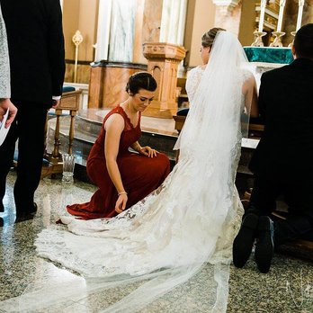 A Savvy Bride - Bridal Near Me - Brookfield, Wisconsin