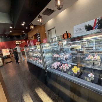 85°C Bakery Cafe-Gardena - More yum! The BEST pastries!! - Coffee & Tea Near Me - Gardena, California