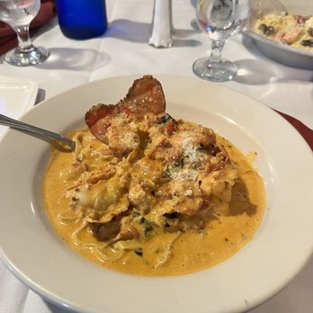 La Luna Ristorante - Fettuccini a La Luna - Italian Near Me - Branford, Connecticut La Luna Ristorante - Fettuccini a La Luna - Italian Near Me - Branford, Connecticut