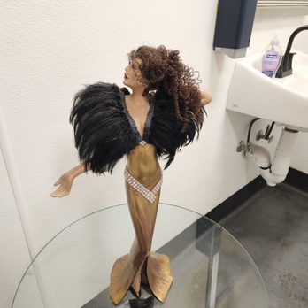 Marcolino's Italia Restaurant - This classy lady is in the restroom! - Italian Near Me - Reno, Nevada Marcolino's Italia Restaurant - This classy lady is in the restroom! - Italian Near Me - Reno, Nevada