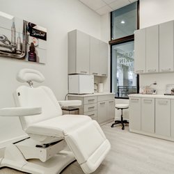 SkinCeuticals SkinLab by Cosmetic Surgery Institute