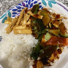 Chicken & 81. Mixed Vegetables Garlic Sauce on side  White rice  Extra side of crunchy Fried Noodles