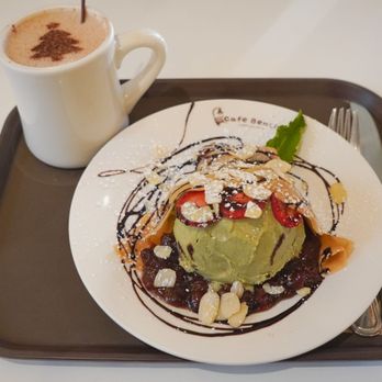 Cafe Bench - Sweet forest (crepe with green tea ice cream) and hot chocolate - Cafes Near Me - Flushing, New York