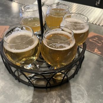 Crushed by Giants - Brewpubs Near Me - Chicago, Illinois Crushed by Giants - Brewpubs Near Me - Chicago, Illinois