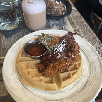 Yaz's Table - Chicken waffle - Breakfast & Brunch Near Me - Abington, Massachusetts Yaz's Table - Chicken waffle - Breakfast & Brunch Near Me - Abington, Massachusetts