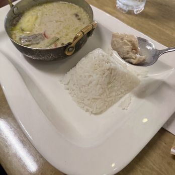 Tiny Pyramid - Green Curry (spicy) - Cafes Near Me - Honolulu, Hawaii