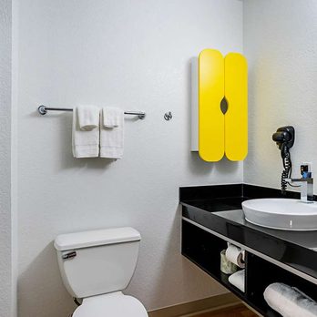 Studio 6 - bathroom - Hotels Near Me - Buda, Texas Studio 6 - bathroom - Hotels Near Me - Buda, Texas