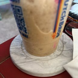 Vanilla latte poorly blended and chunky with ice. Vanilla latte poorly blended and chunky with ice.