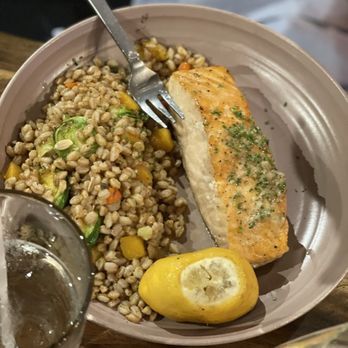 Monarch Ocean Pub - Gastropubs Near Me - Del Mar, California