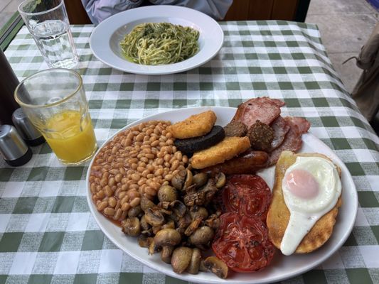 E Pellicci by null
