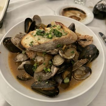 Kw Saltwater Grill - Cioppino - Seafood Near Me - Fort Bragg, California