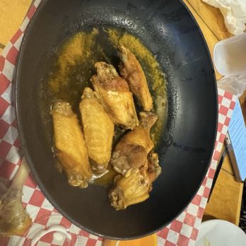 Luv'n Oven Ale House - Wings were very good , crispy and lots of meat  Pick your sauce  but comes with no carrots or celery - Pizza Near Me - Sunrise, Florida