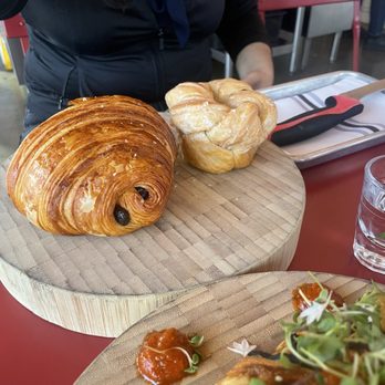 Izola - Chocolate croissant and Tahitian vanilla knot - Bakeries Near Me - San Diego, California Izola - Chocolate croissant and Tahitian vanilla knot - Bakeries Near Me - San Diego, California