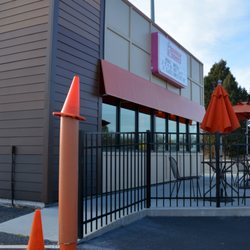 Dunkin' - Patio