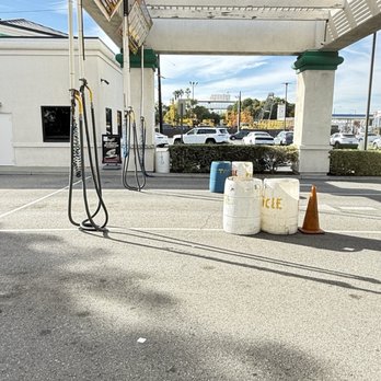 Cherry Hill Auto Wash - vacuume bay - Car Wash Near Me - Long Beach, California