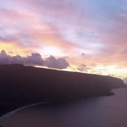 Hamakua Hideaway Cliffhouse - Sunsets with colors so bright and vivid that it will leave you breathless