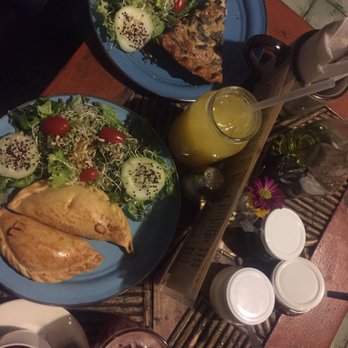 El Rincon del Mate - Quiché, empanadas argentinas, ensalada, agua de cítricos y té de jazmín. - Mexican Near Me - Guadalajara, JAL El Rincon del Mate - Quiché, empanadas argentinas, ensalada, agua de cítricos y té de jazmín. - Mexican Near Me - Guadalajara, JAL