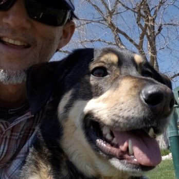 As You Wish Pet Sitting - Daisy and Eldon selfie--daisy is still working on her pose! - Pet Sitting Near Me