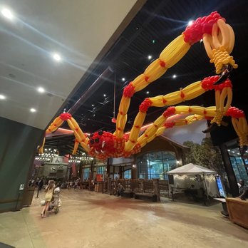 Great Wolf Lodge - Actually kinda cool ballon art - Water Parks Near Me - Gurnee, Illinois Great Wolf Lodge - Actually kinda cool ballon art - Water Parks Near Me - Gurnee, Illinois