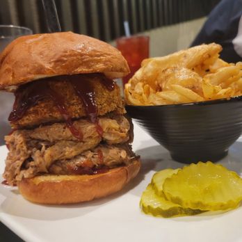 Da Burger Wing Hub & Bar - Pulled pork sandwich - Burgers Near Me - Kapolei, Hawaii