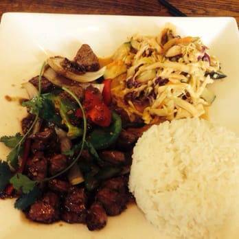 Papaya - Delicious rice and spicy beef cubes. - Vietnamese Near Me - Renton, Washington