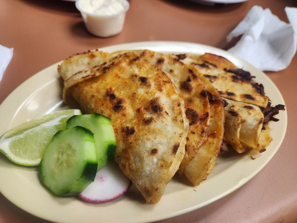 Food from El Sabor de El Salvador