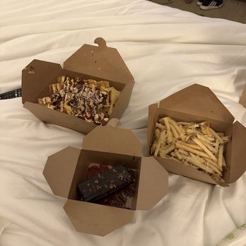 Kona Tap Room - Poke nachos, truffle fries, and chocolate cake - Lounges Near Me - Waikoloa, Hawaii